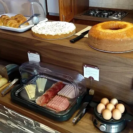 Bed & Breakfast J24 4*