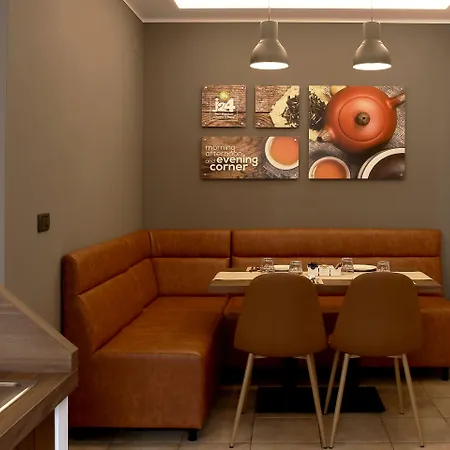 J24 Bed and Breakfast 4*