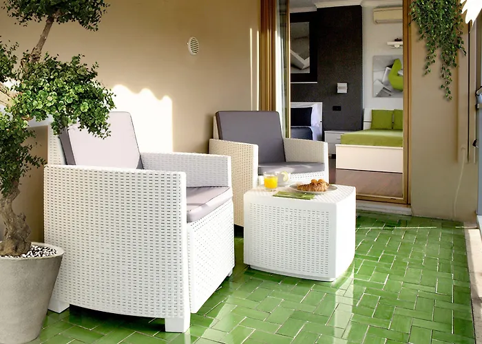 J24 Bed & Breakfast 4*