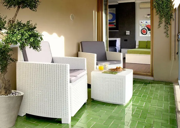 J24 Bed & Breakfast 4*